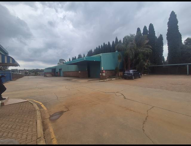 1,846M² WAREHOUSE TO LET IN POMONA